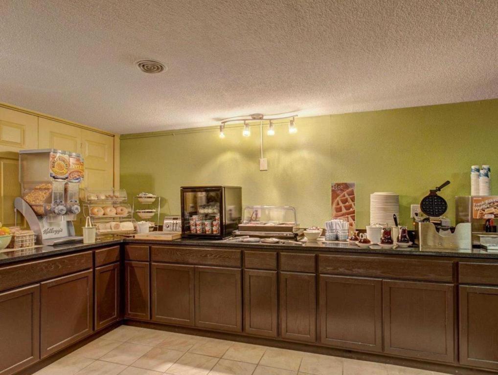 Quality Inn Barre-Montpelier Exterior photo
